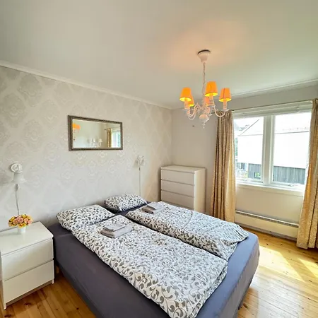 Big Semi-detached House With A Sunny Garden Feriehus *