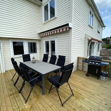 Big Semi-detached House With A Sunny Garden