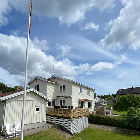 Tatil Evi Big Semi-detached House With A Sunny Garden Kristiansand